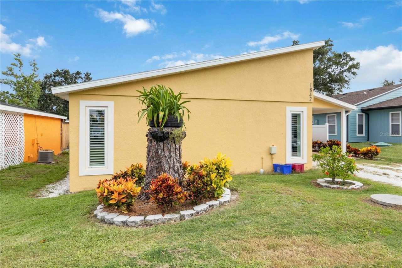 1842 LIVINGSTONE STREET