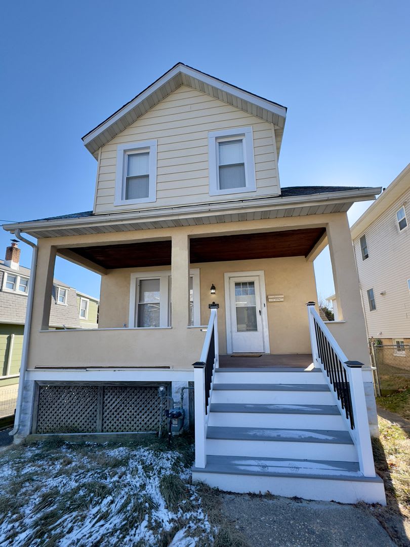 Fantastic 3-Bedroom Overlea Home with Open-Floor Plan!