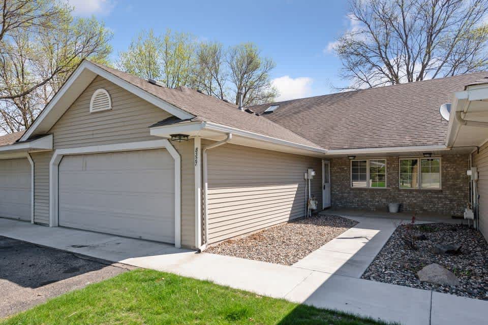 8327 Victoria Dr