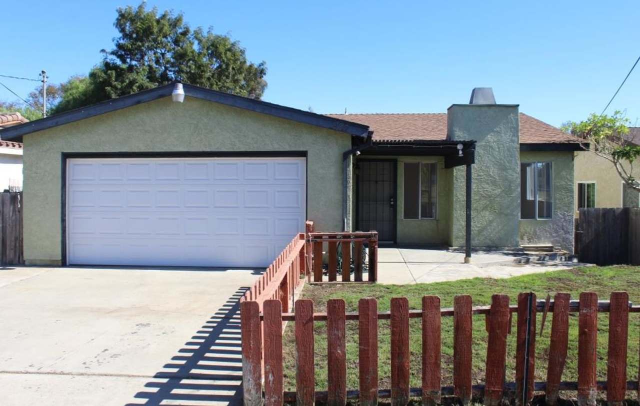 Single story 3 Br/2 Ba - Vine Street