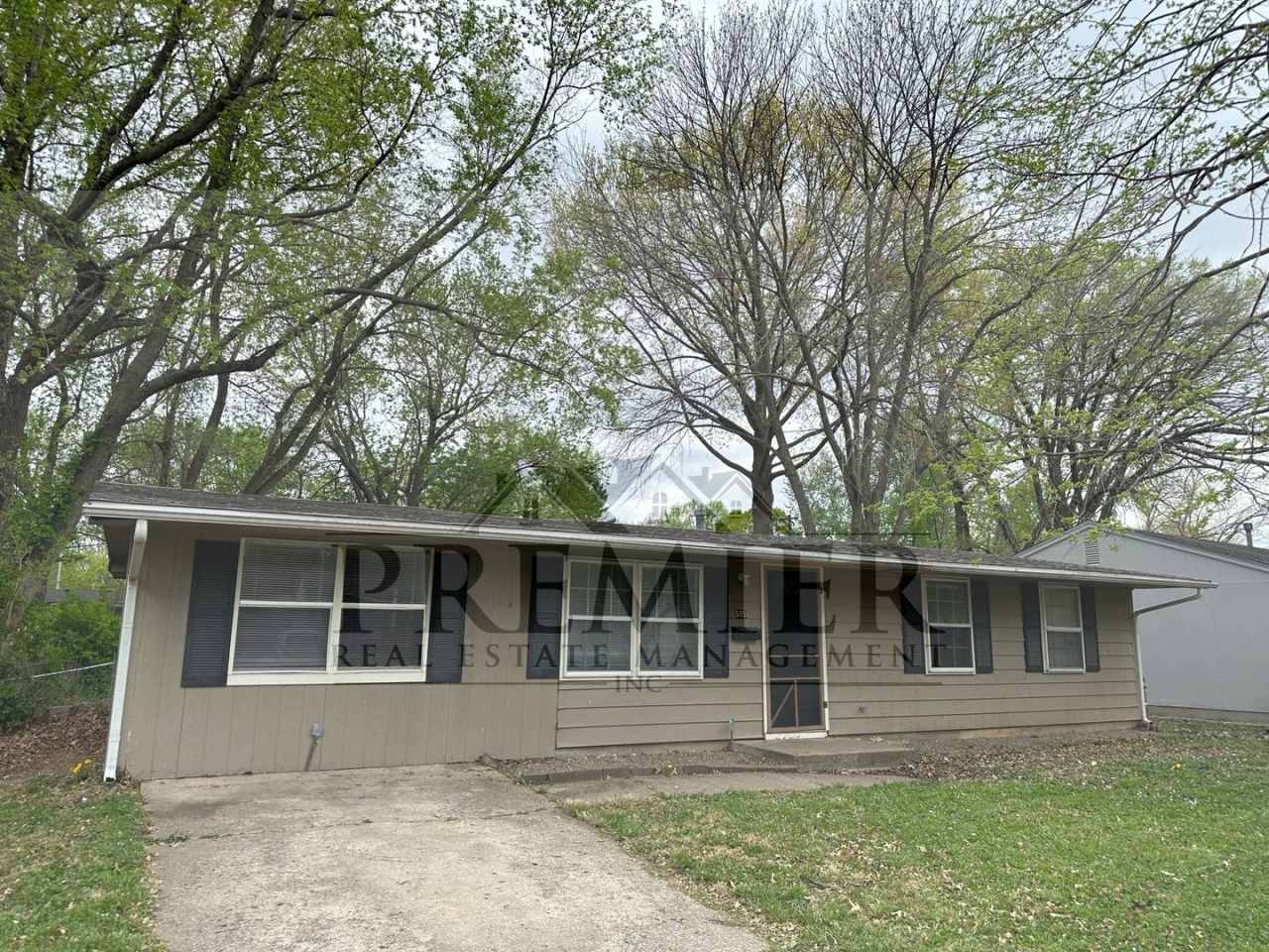 Rent $1399 -4 bed / 1 bath home for rent - 505 N Geronimo Drive Independence MO -- READY TO CALL HOME