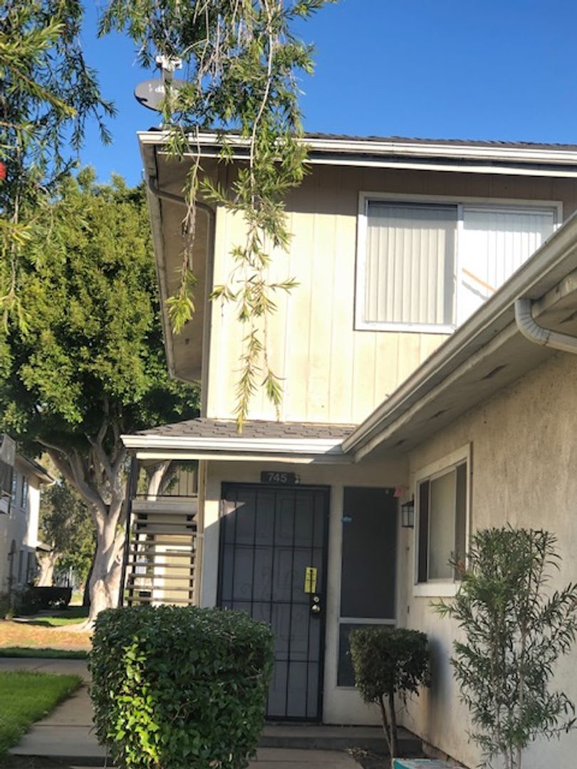 Charming 2-Story 2-Bedroom, 1-Bath Unit in Port Hueneme, CA