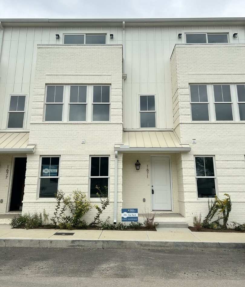 *MOVE IN SPECIAL 1/2 security deposit and waiving $175 Admin Fee!* New Build 3 Beds | 3.5 Baths | 2 Car Garage, In the Heart of Southside Chattanooga!