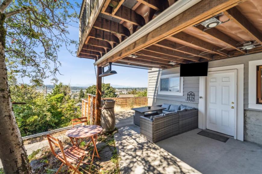 103 N. Market St. #Lower