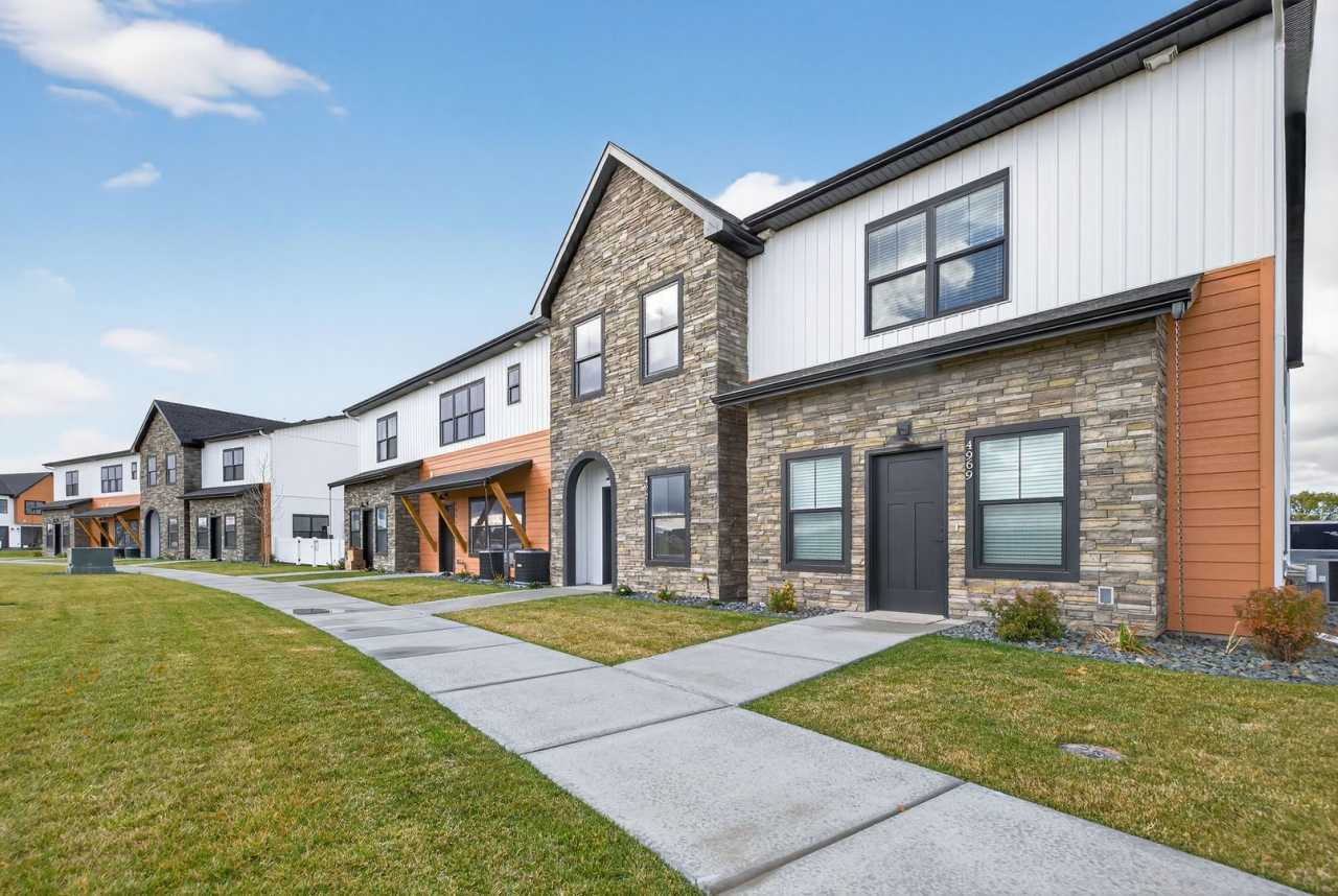BRAND NEW TOWNHOME IN AMMON IDAHO 3 BED 2.5 BATH WITH 2 STALL GARAGE