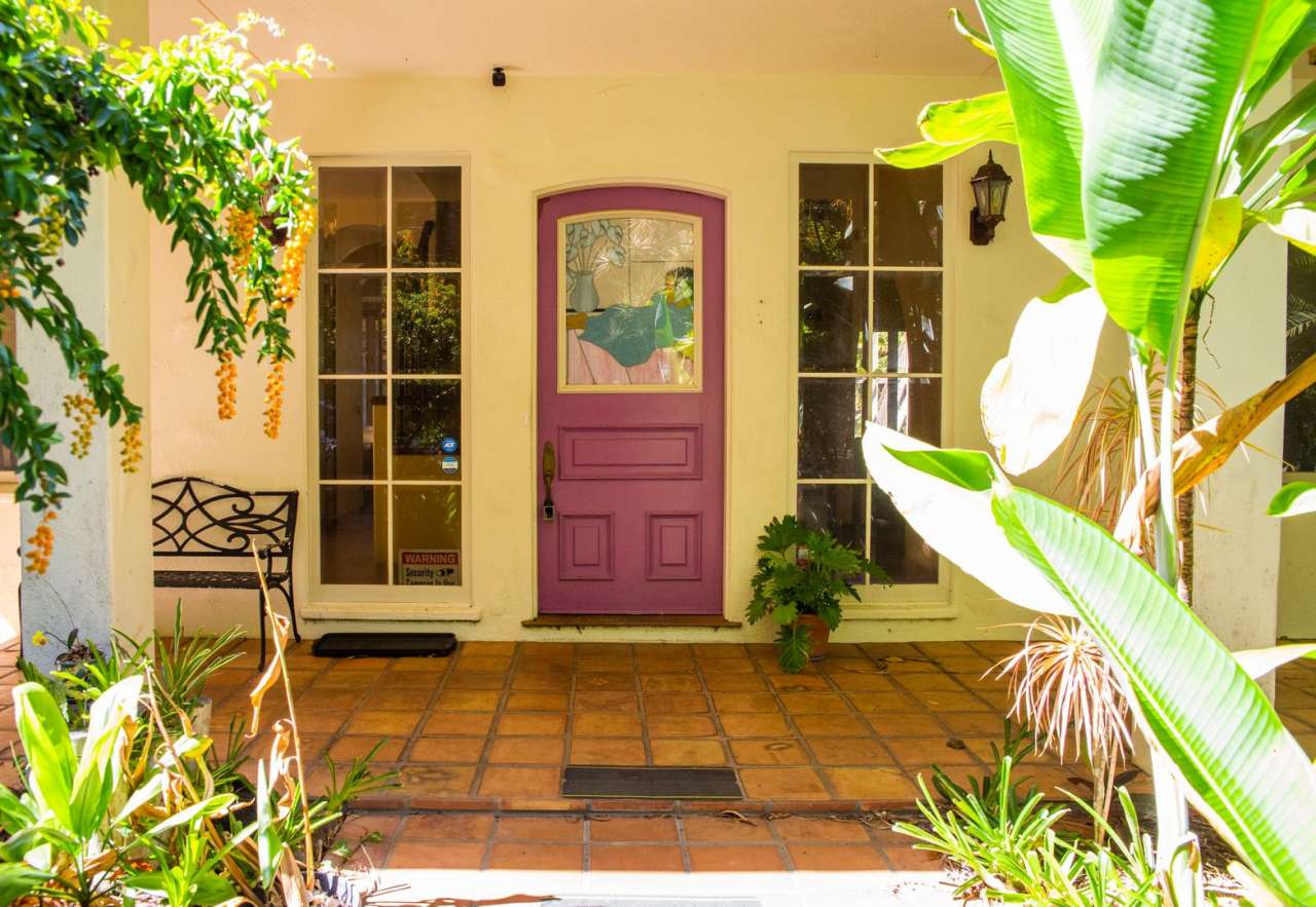 Spacious 4-Bedroom Retreat in Haiku with Stunning Natural Light