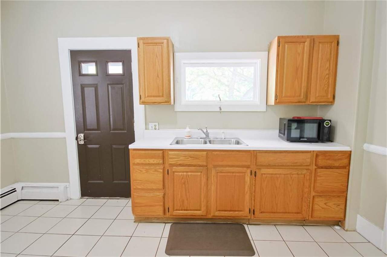 Great spot! 3br/1ba on Park Ave