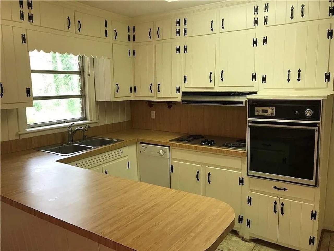 Room in 5 Bedroom Home at Flagler Cir