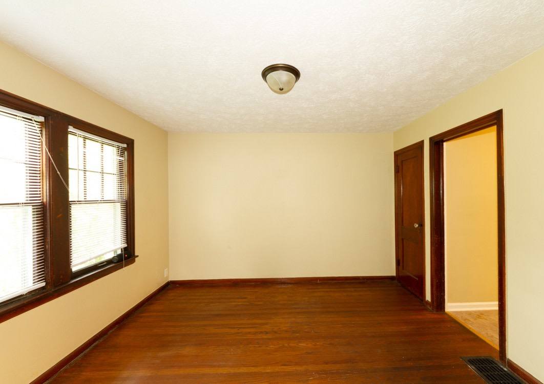 1 bed 1 bath. Located in desirable Christian Park.