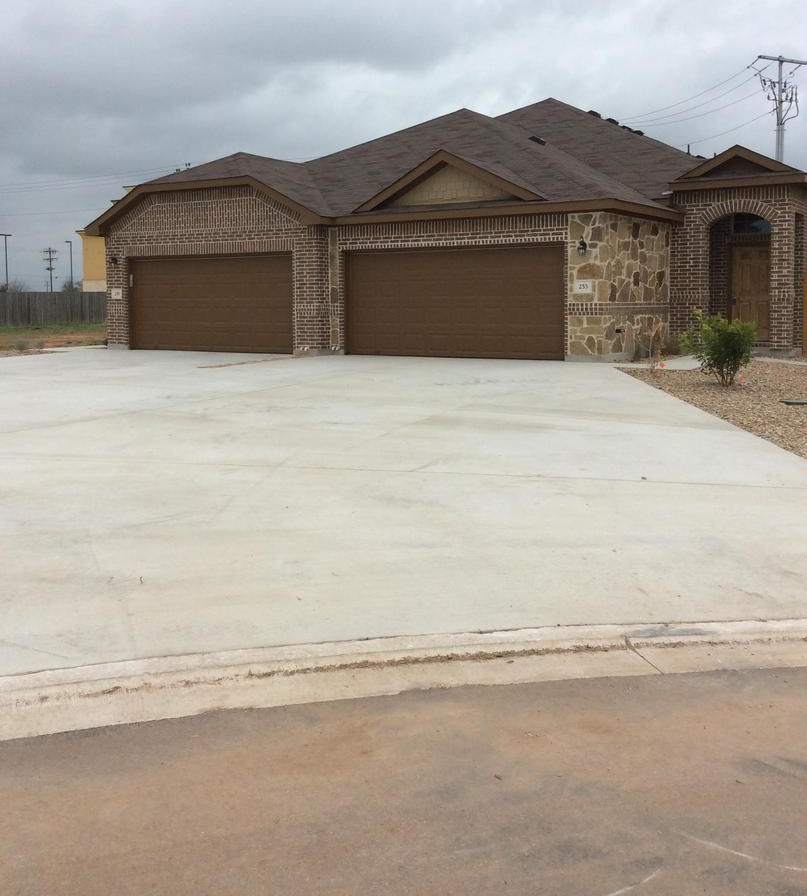 LUXURY TOWNHOME LOCATED IN PECAN PARK, BASTROP, TEXAS!