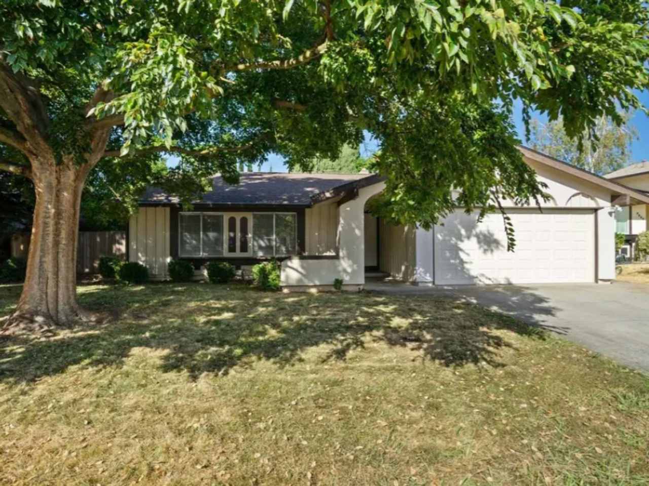 ADORABLE Rosemont 4/2!!! PLEASE READ ENTIRE AD FOR VIEWING REQUIREMENTS!