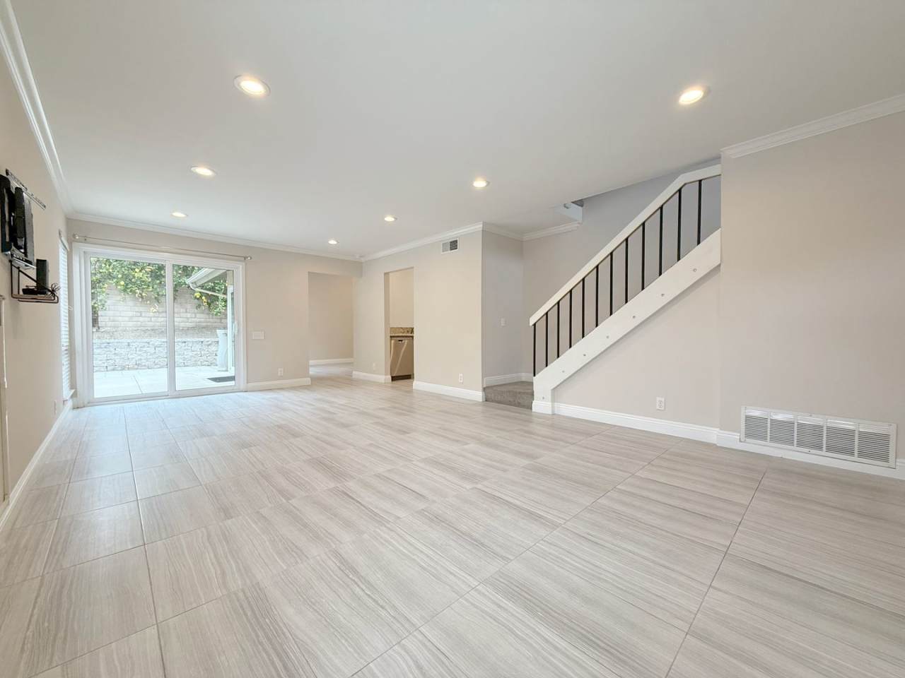Village San Juan - 4 Bed + 2 Bath Condo + 2 Car Garage + Amenities