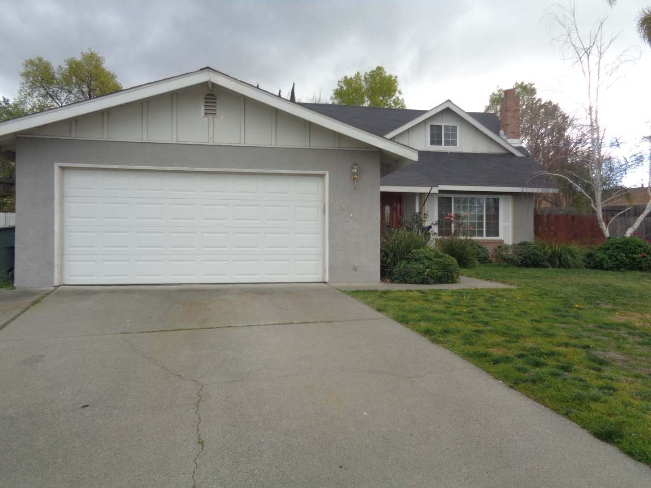 2 Story court home in Vacaville!