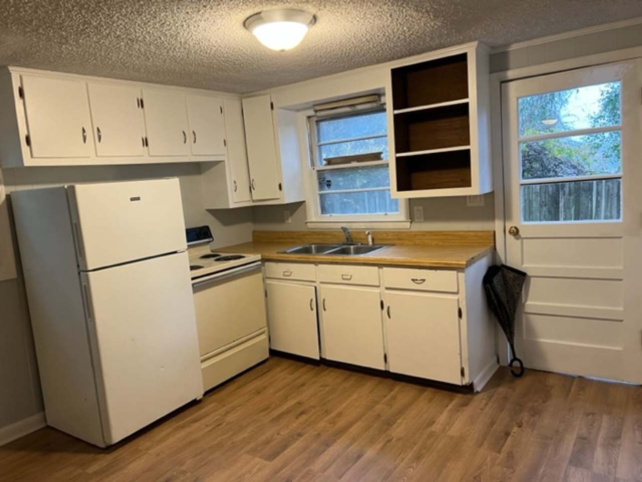 1 bed 1 bath off W. Broad St