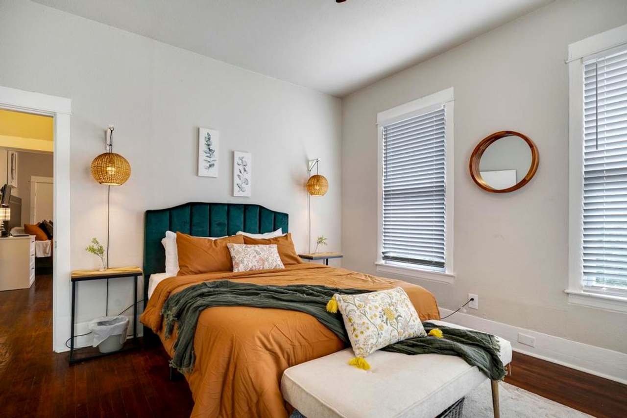 Fully Furnished 3 bedroom 2 bath for 2 weeks or a Month stay