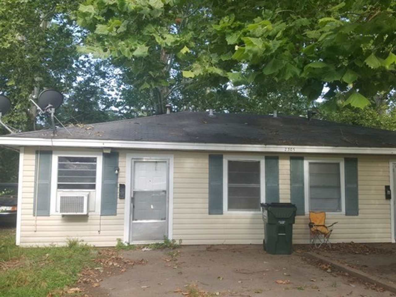 2 bedroom apartment off Trenton st!