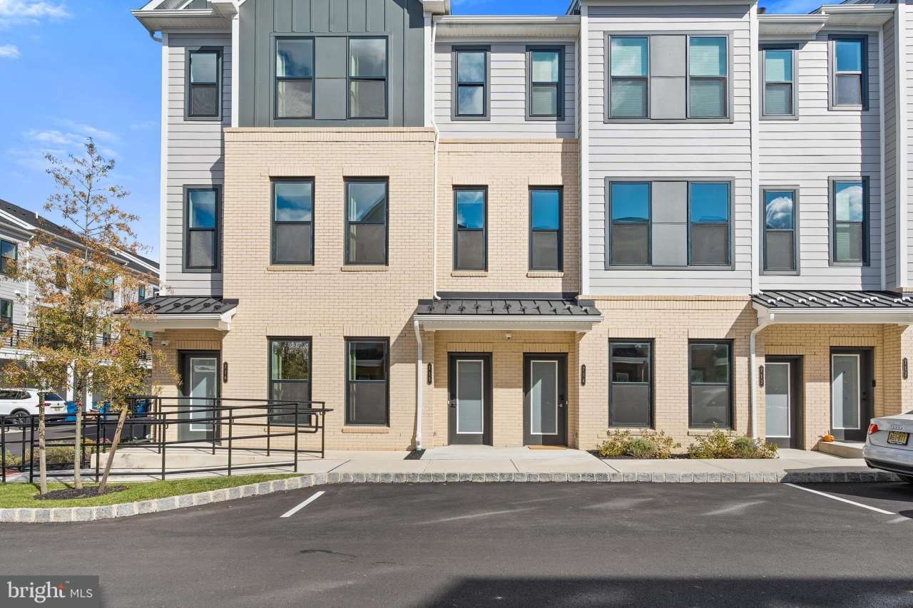 715 PARKER Boulevard