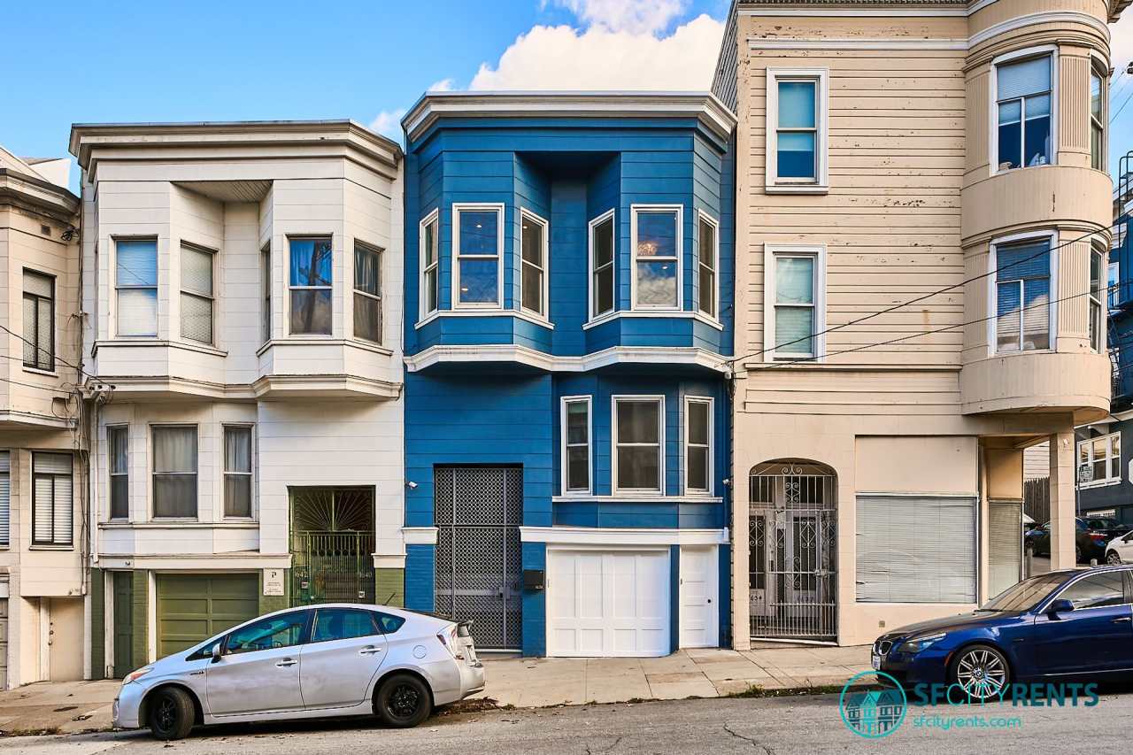 Russian Hill: Remodeled Top Floor Flat w/ In-Unit W/D, A/C, Private Roof Deck  Garage Parking w/ EV Charging