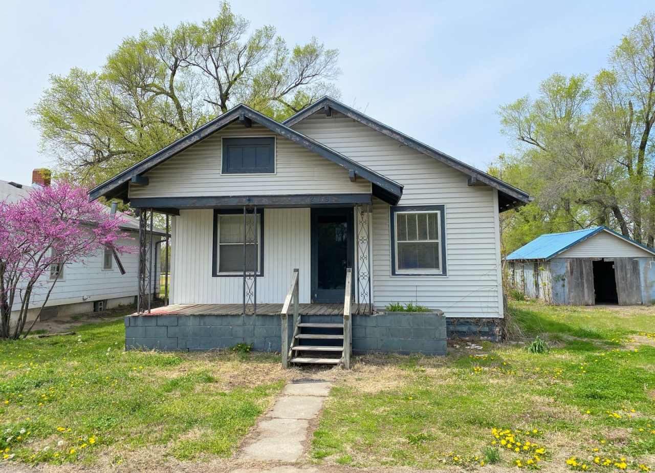 2 bed 1 bath w/ Unfinished Basement