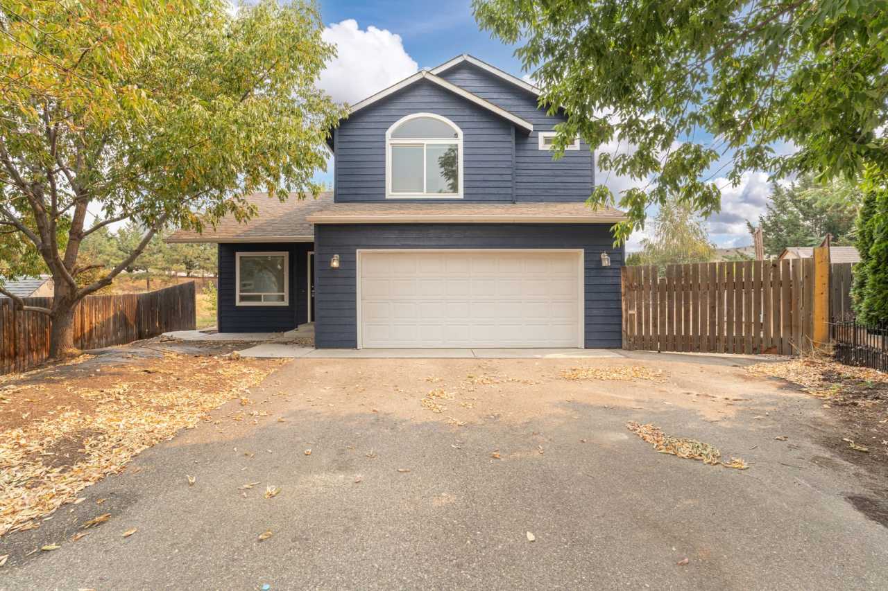 Charming 3-Bed, 2-Bath Home with Spacious 2-Car Garage