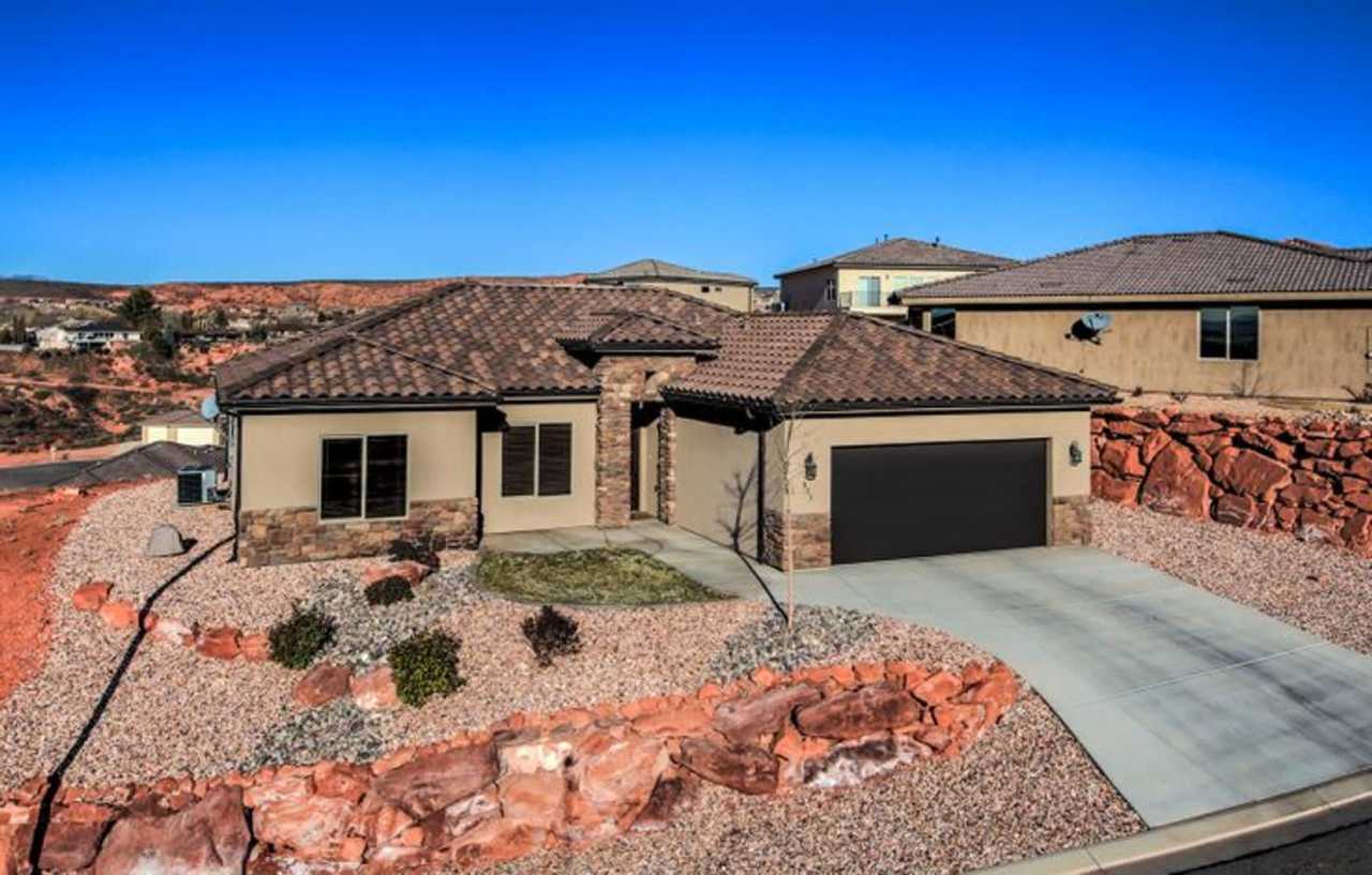 Furnished Three Bedroom Home in Mill Creek Springs-upgraded furnishings and lots of amenities!