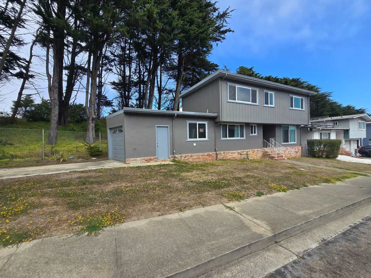 Charming Upgraded Home In Daly City, CA... Available Now !!.. Two Weeks Free Move In Bonus..