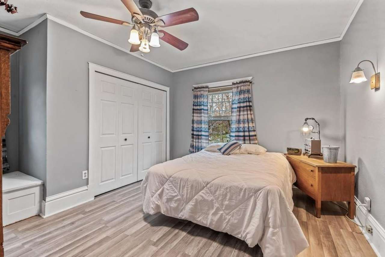 June 2026 ~ Cute 4 bedroom house. Spacious bedrooms. In unit laundry and dishwasher.