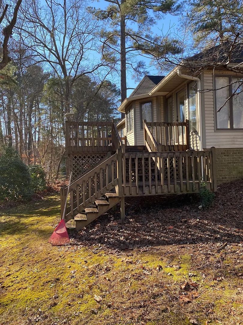 Room in 3 Bedroom Home at Knollwood Dr