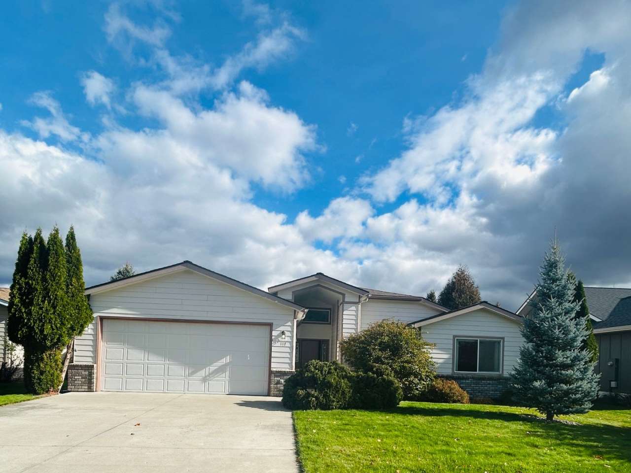 Beautiful Home on Village Greens with Vaulted Ceilings~A rare find!