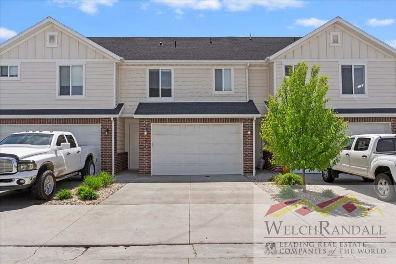 Beautiful 3 Bed 2.5 Bath Townhome in West Haven