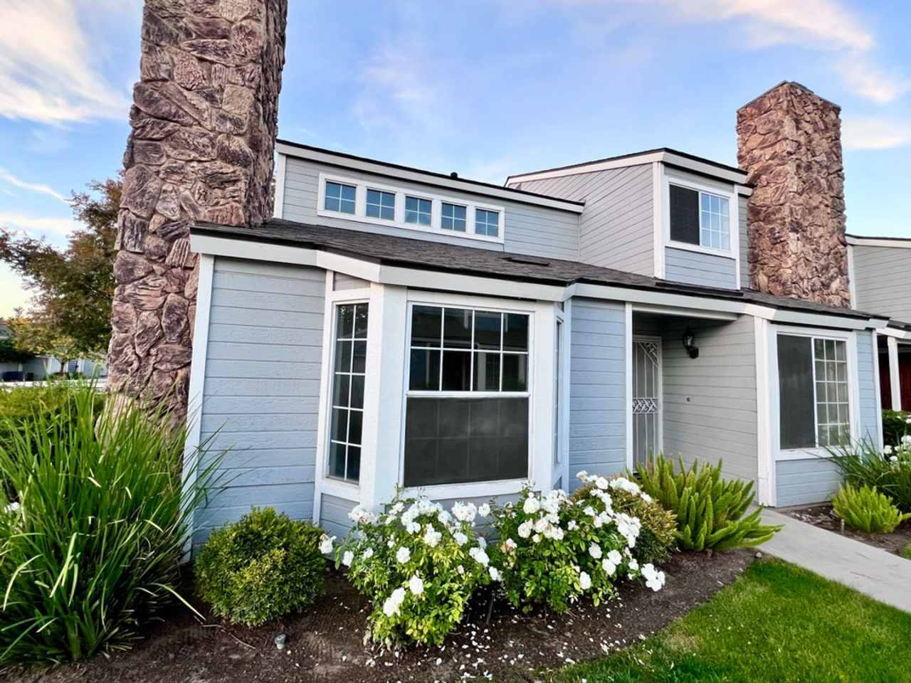 $2,100 Villa  Barstow, 3 Bedroom Condo - Plymouth Rock Way, Clovis