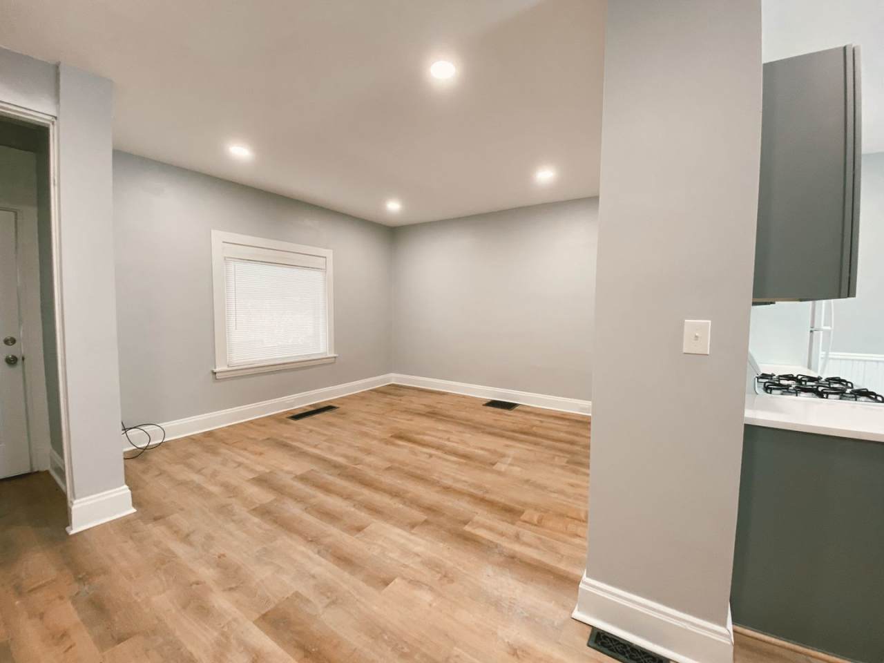 NEWLY RENOVATED 2 BEDROOM IN THE HEART OF MOUNT OLIVER!