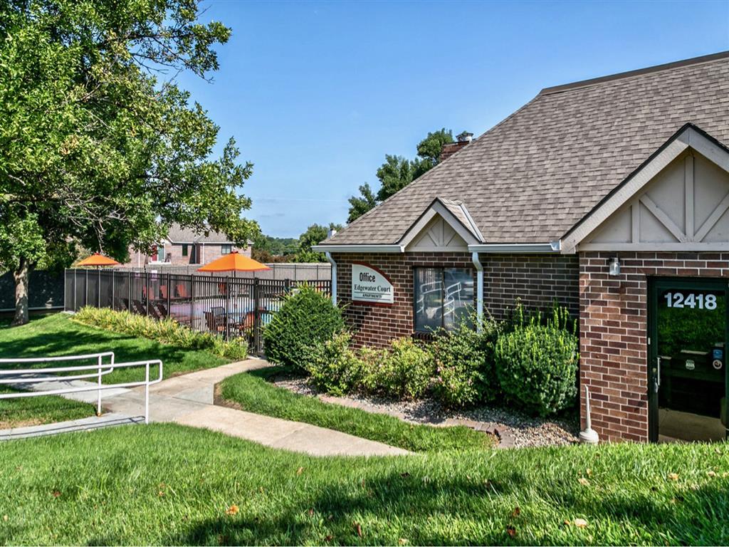 Edgewater Court Apartments