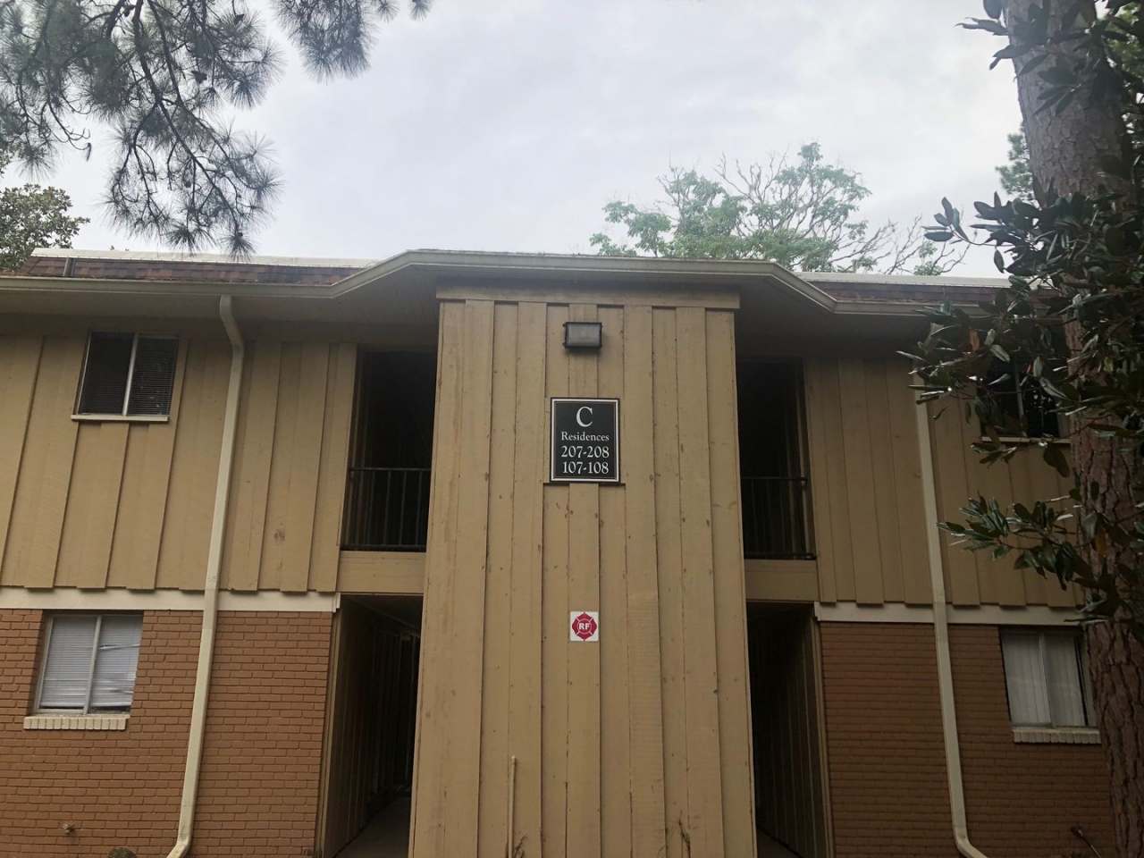 Great location, 2/2 close to UF , Shopping  Dining