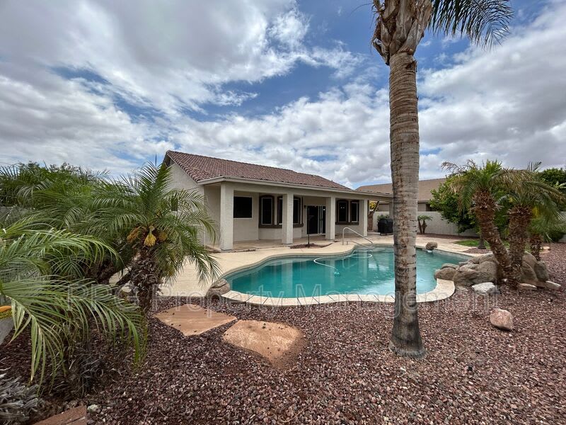 18132 W Port Royale Ln