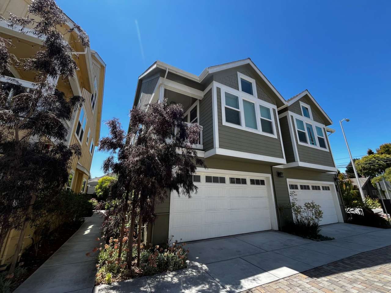 Spacious and Modern 3-bedroom, 3.5 bathroom in Seabright just minutes away from the Beach Boardwalk and Downtown Santa Cruz