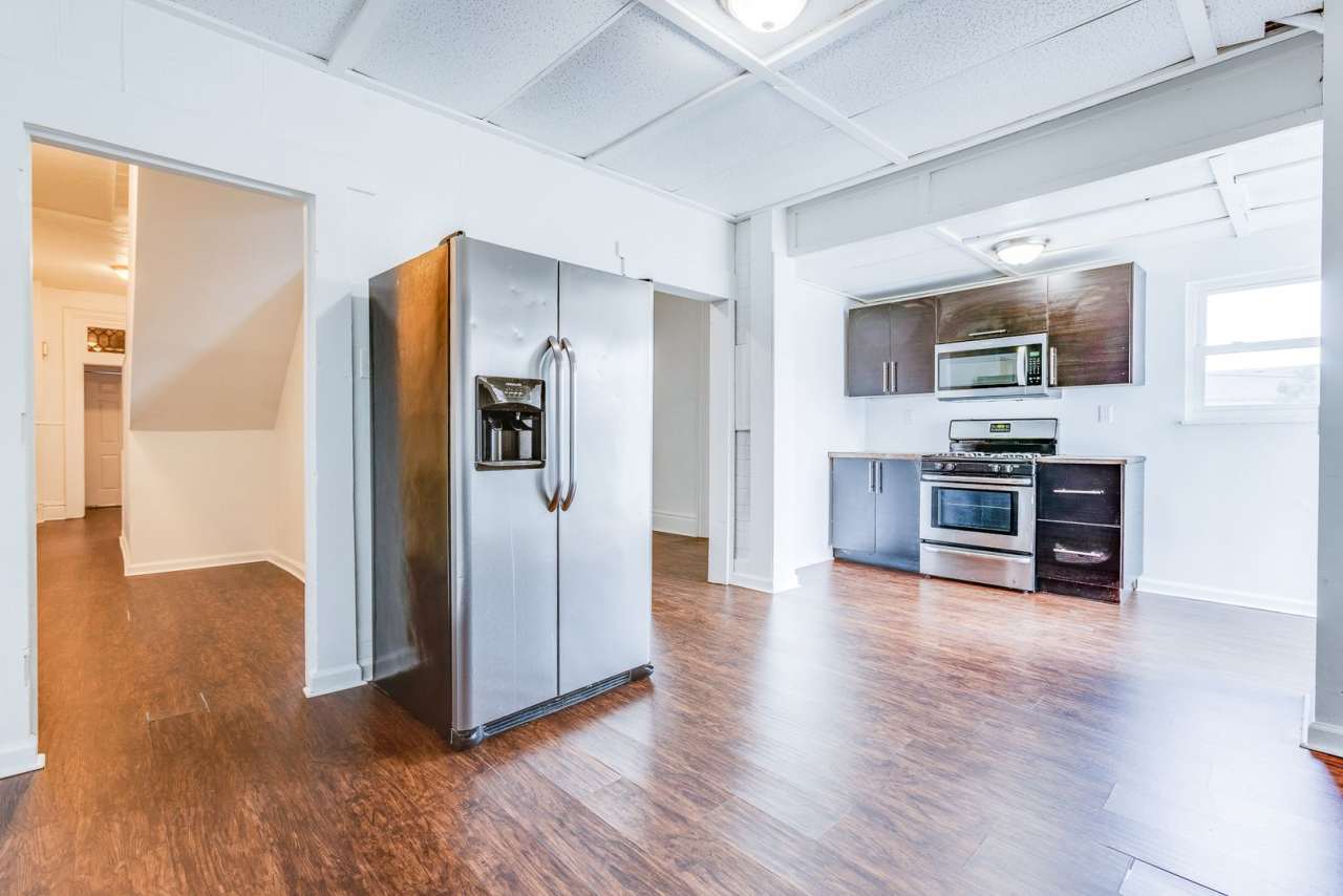 AVAILABLE July 2026 - Huge 5 Bedroom, 2 Bath Home in South Side Slopes w/ Garage Attached!