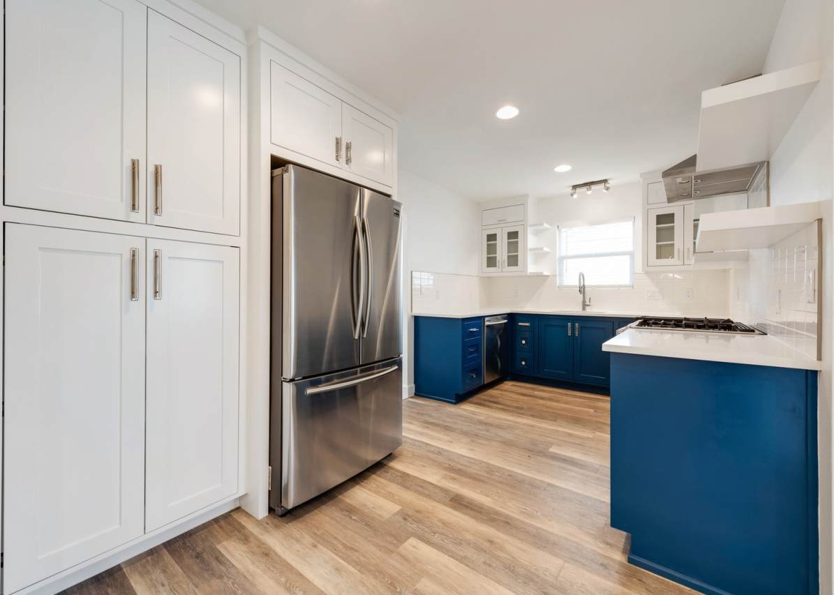 2018 Remodeled 3 bed / 2 bath - wood / tile floors, fenced yard. Hyde Park / Downtown