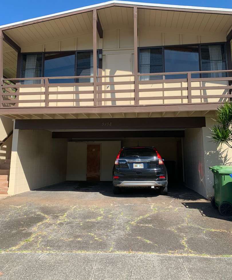 Single Family Home in Waialae-Kahala, $5,000- Spacious 3 bedroom  Den, 2-bath