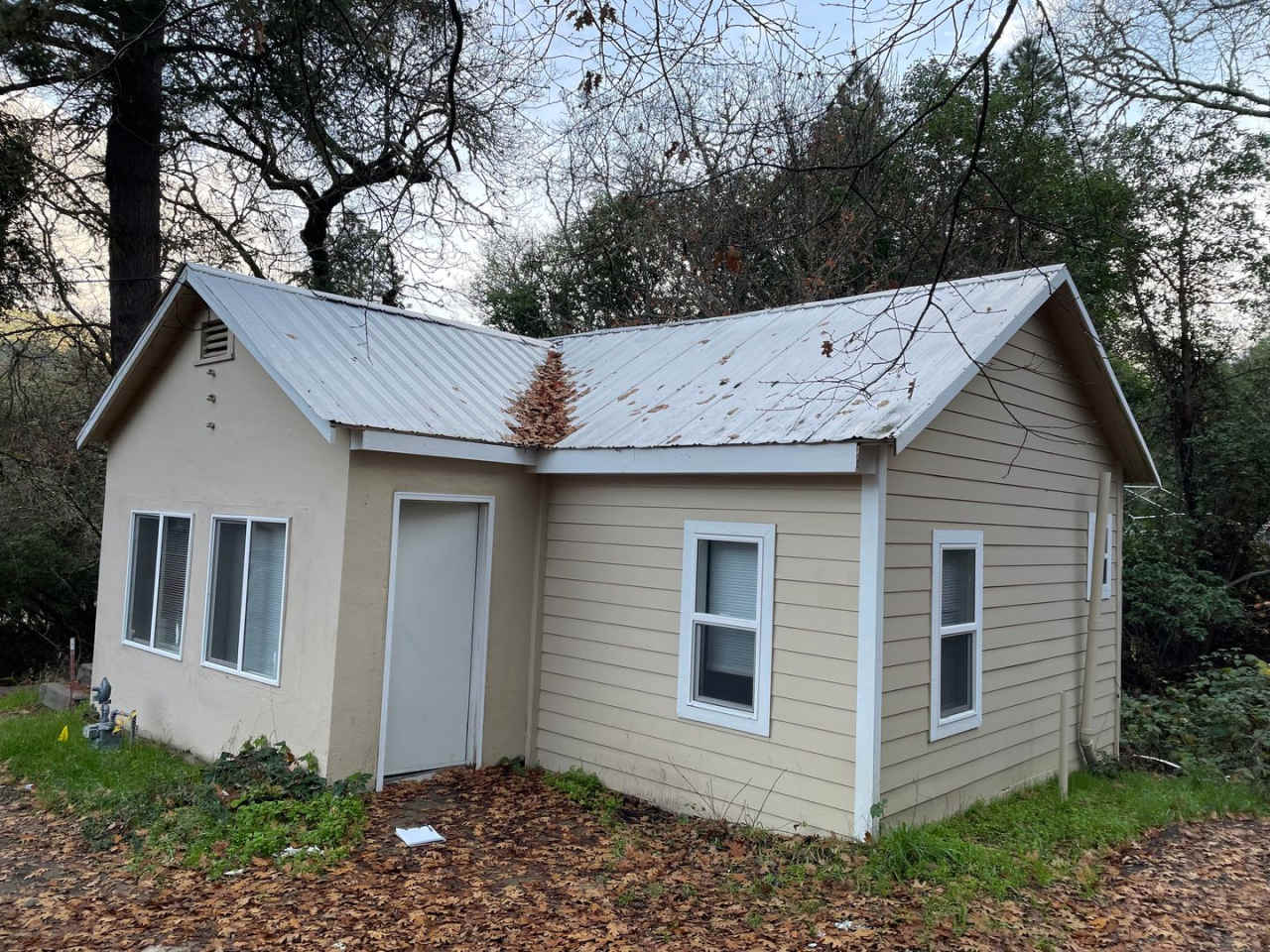 Cute Bungalow Style 1 Bedroom 1 Bath Home--Washer/dryer included!!