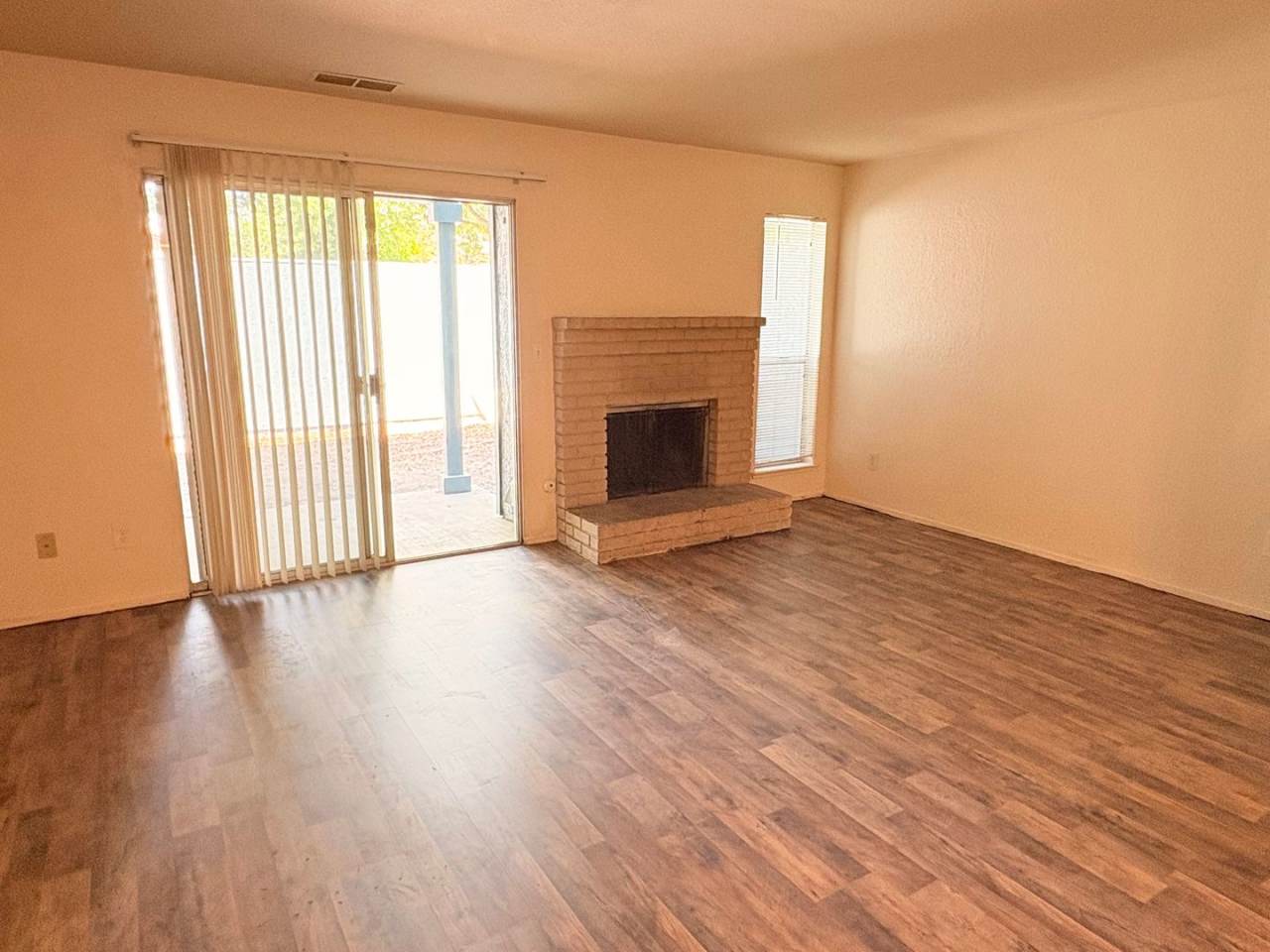 2 WEEKS FREE RENT November Special - 3 bedroom Townhouse in a gated community