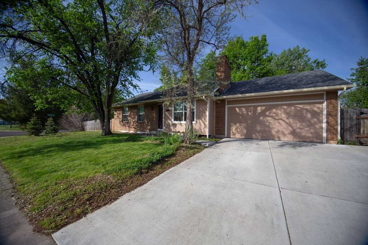 Great 4 bedroom Ranch style home!