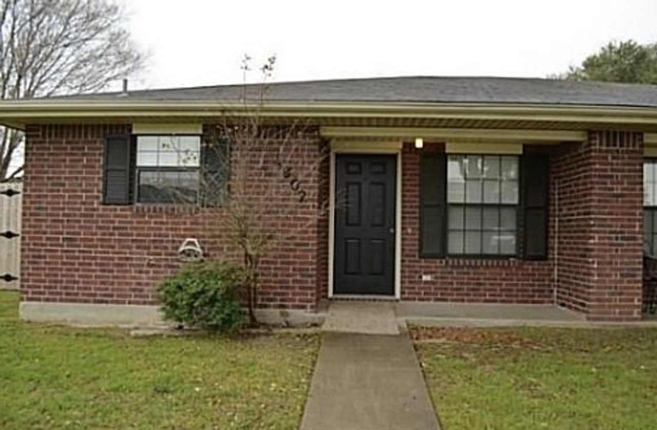 AUGUST 2026 PRE-LEASE! Charming 3 Bed, 2 Bath Duplex in Great Location!