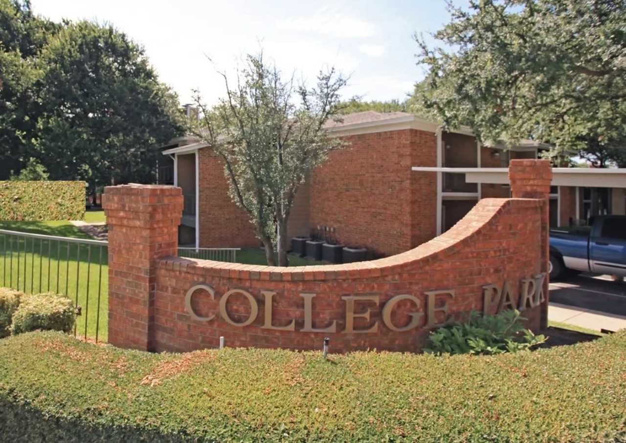 College Park Apartments