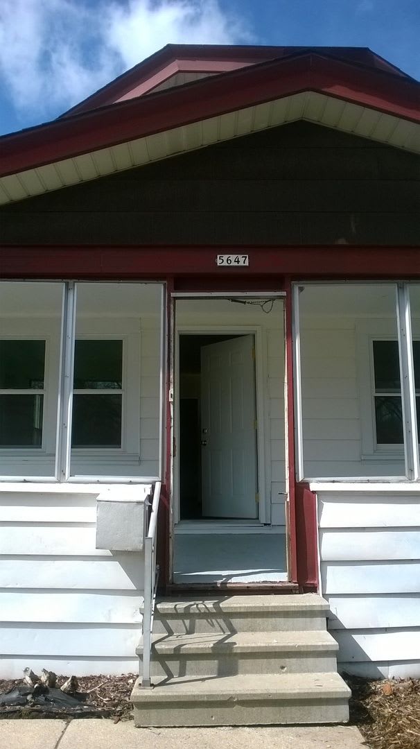 3BR SINGLE FAMILY MULTI LEVEL HOME WITH GARAGE, YARD, PORCH, REDONE, VERY NICE!