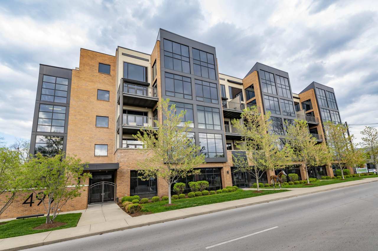 499 East High Street