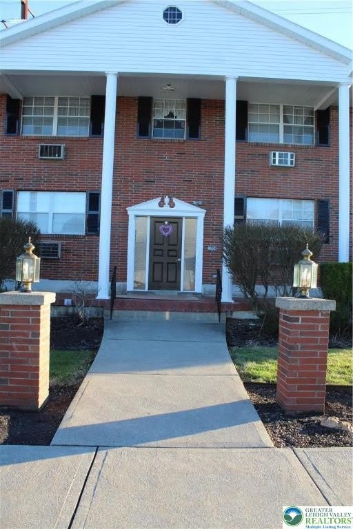 1204 Lewis Street unit: 2E