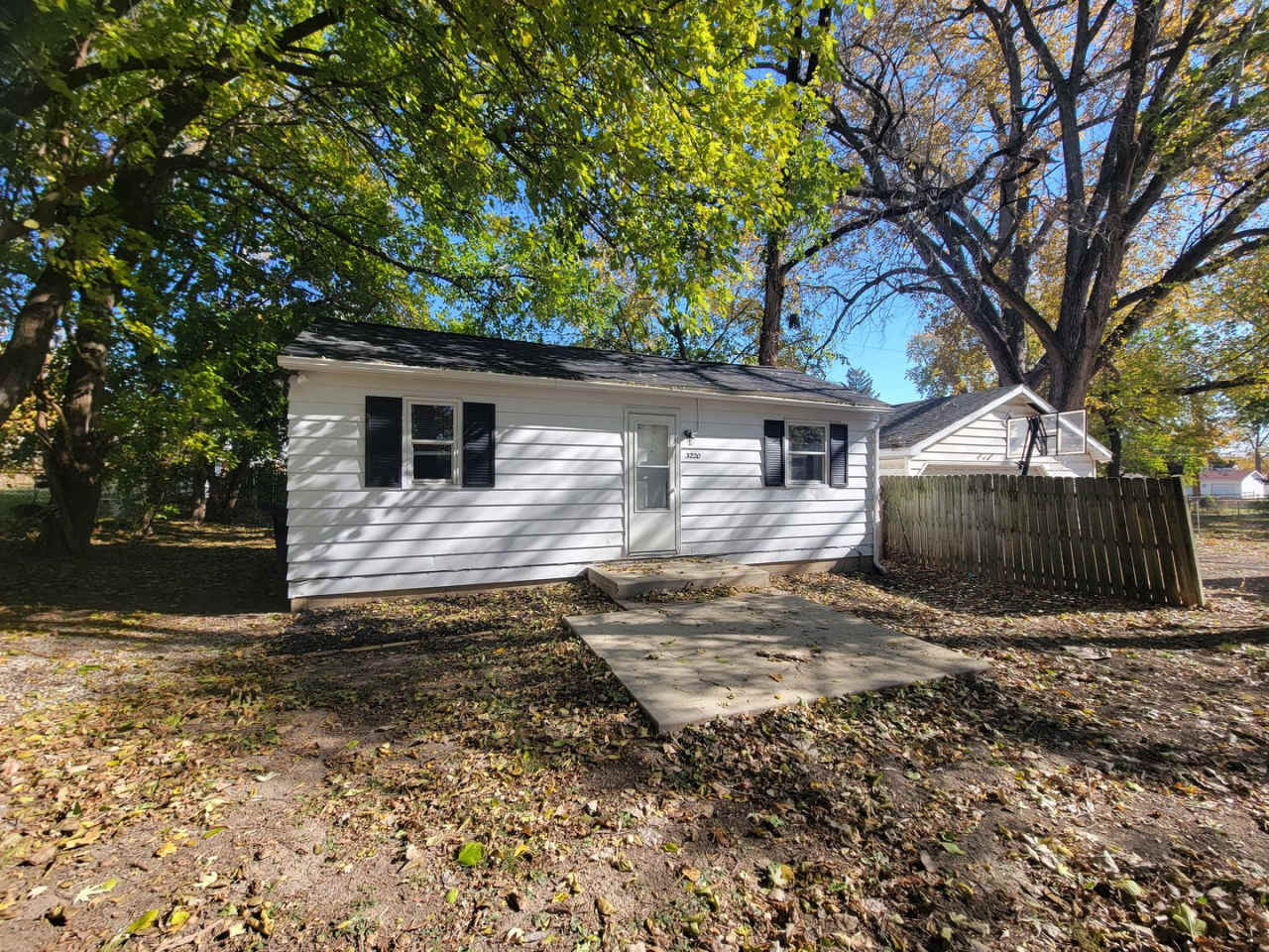 Cute 2 Bedroom / 1 BA AVAILABLE NOW!