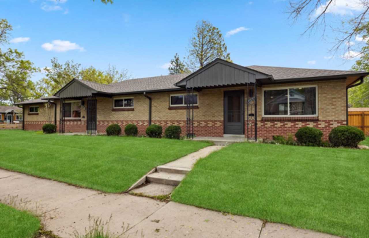 MOVE IN SPECIAL!!! Welcome home to Denver's Potter Highlands Historic District! Remodeled 2 bed 1 bath!