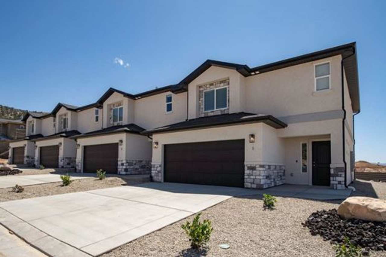 Beautiful 3 bedroom, 2.5 bathroom townhome in Cedar City!